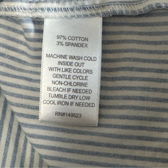 Alexander Jordan Women’s Blouse Long Ruffle Bell Sleeve Pinstripe Floral Size 1X - Picture 7 of 7